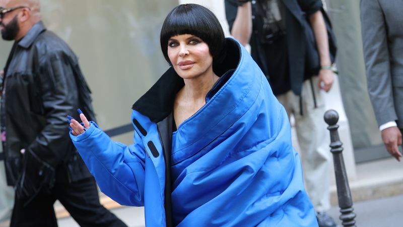 Lisa Rinna makes the case for party wigs at fashion week Lisa Rinna makes the case for party wigs at fashion week