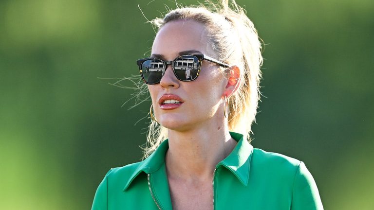 Paige Spiranac defies fashion police by embracing herself on golf course